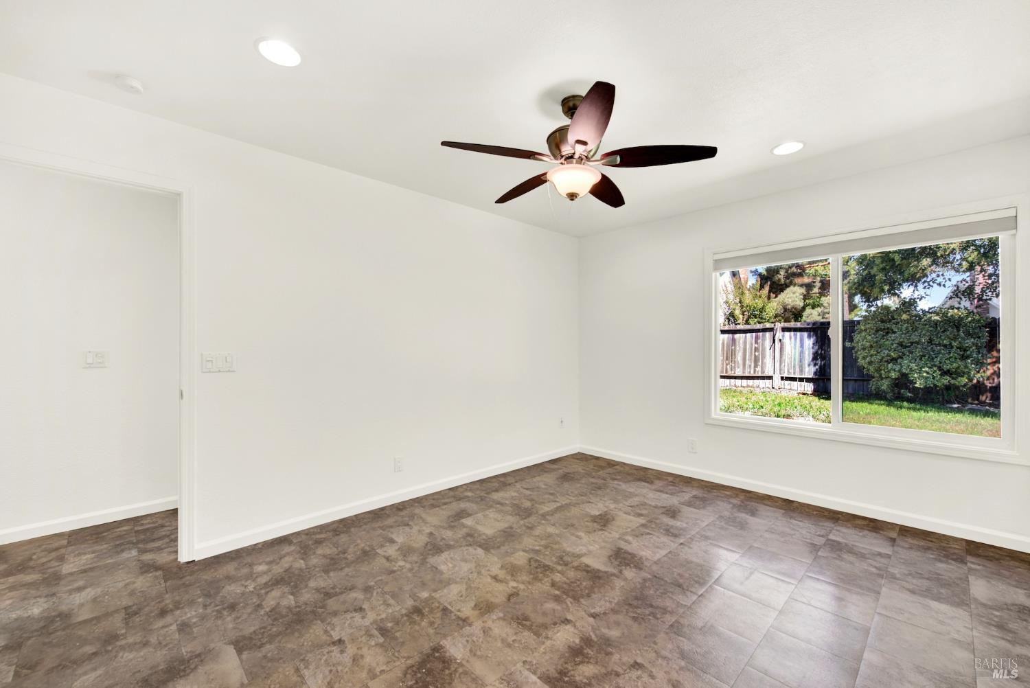 Detail Gallery Image 33 of 56 For 640 Berkshire Dr, Dixon,  CA 95620 - 4 Beds | 2 Baths