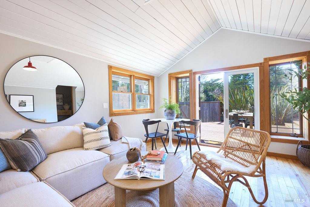 Detail Gallery Image 6 of 56 For 130 Juniper Rd, Bolinas,  CA 94924 - 2 Beds | 1/1 Baths