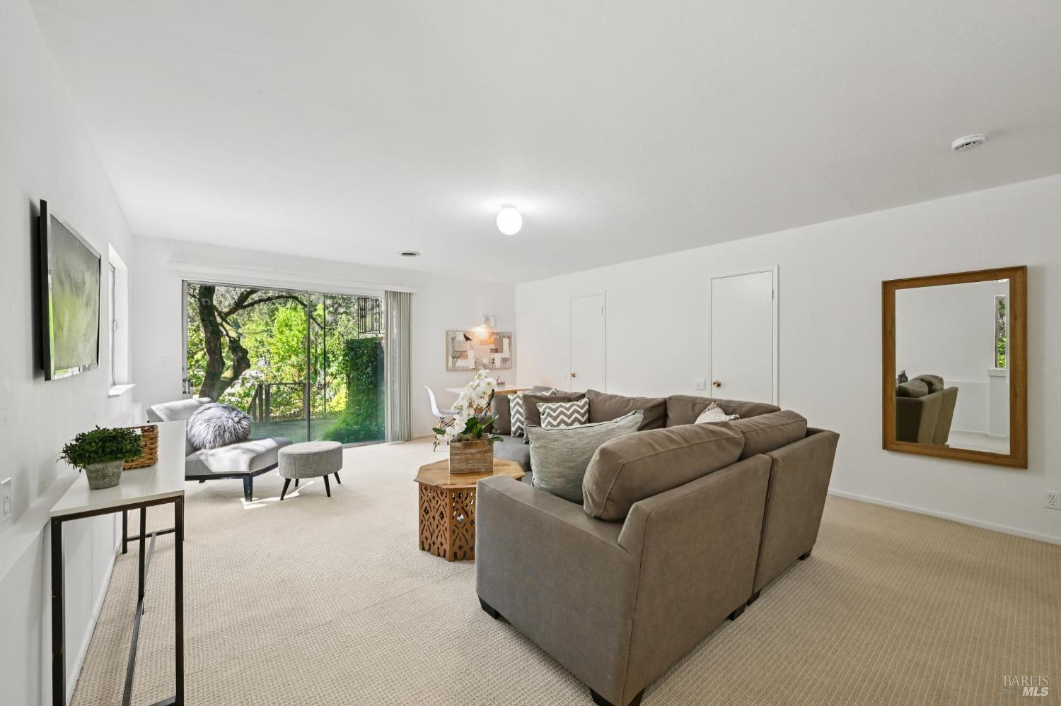 Detail Gallery Image 38 of 74 For 135 Spring Grove Ave, San Rafael,  CA 94901 - 6 Beds | 5/2 Baths