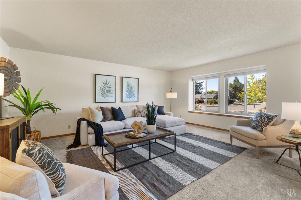Detail Gallery Image 5 of 42 For 4604 Morris Ct, Santa Rosa,  CA 95405 - 3 Beds | 2/1 Baths