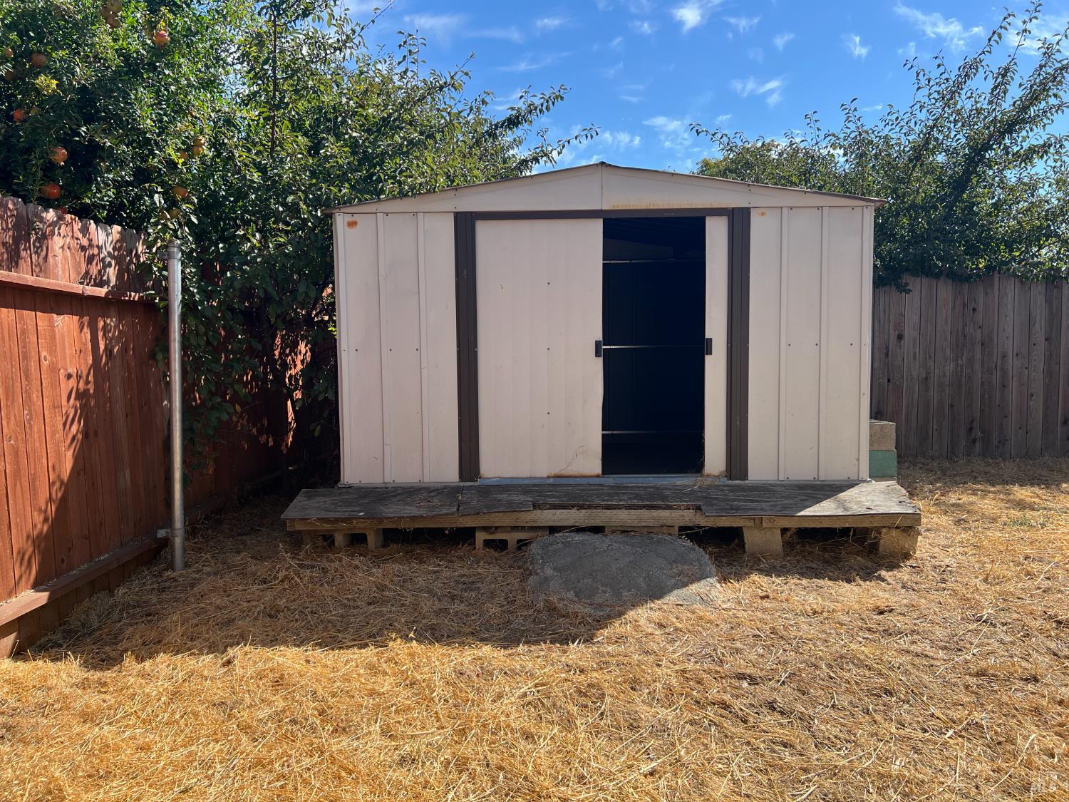 Detail Gallery Image 29 of 37 For 1136 Woodridge Dr, Vacaville,  CA 95687 - 3 Beds | 2 Baths