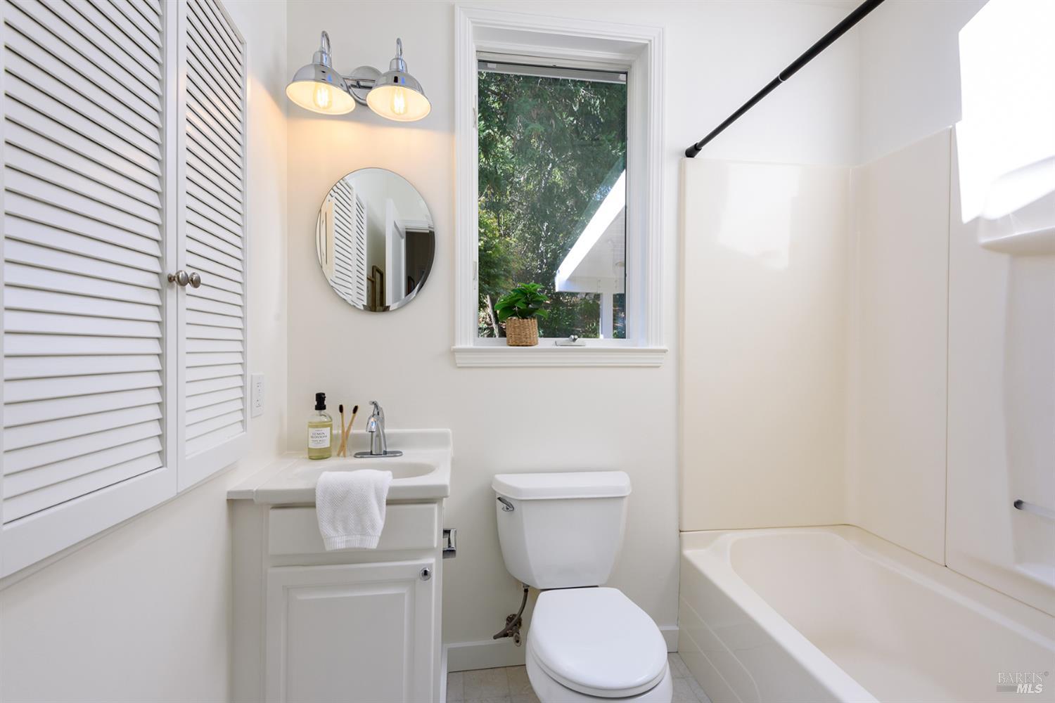 Detail Gallery Image 10 of 25 For 28 Hillview Ave, San Rafael,  CA 94901 - 3 Beds | 1 Baths