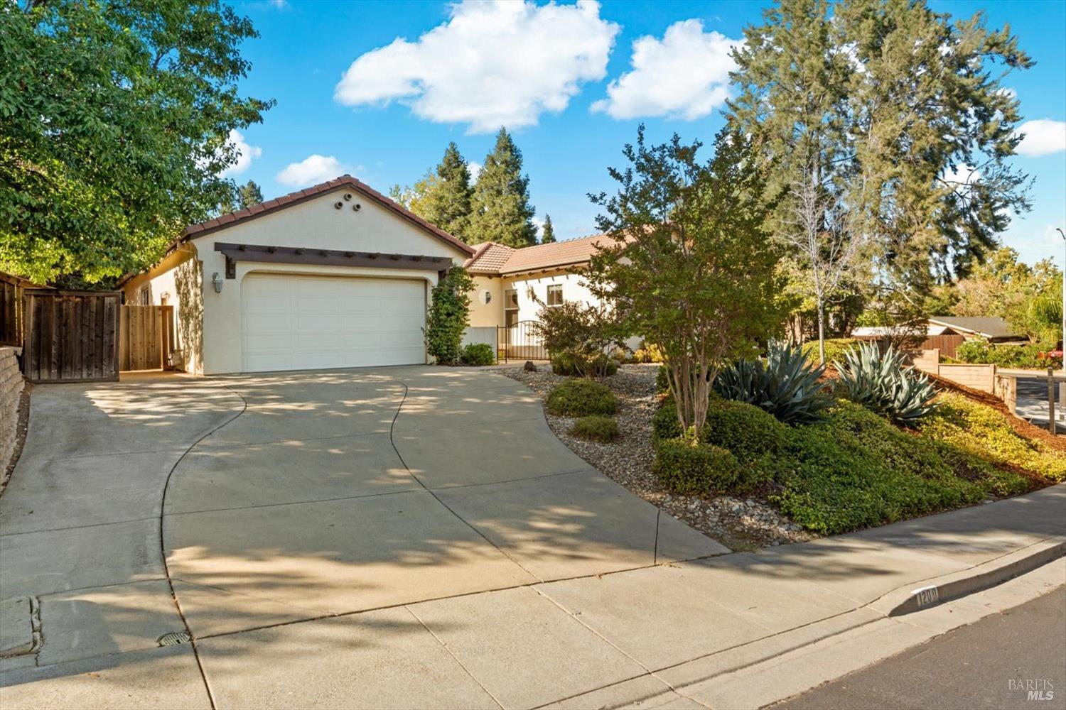 Detail Gallery Image 2 of 51 For 1200 Terrace Ct, Vacaville,  CA 95687 - 4 Beds | 2 Baths