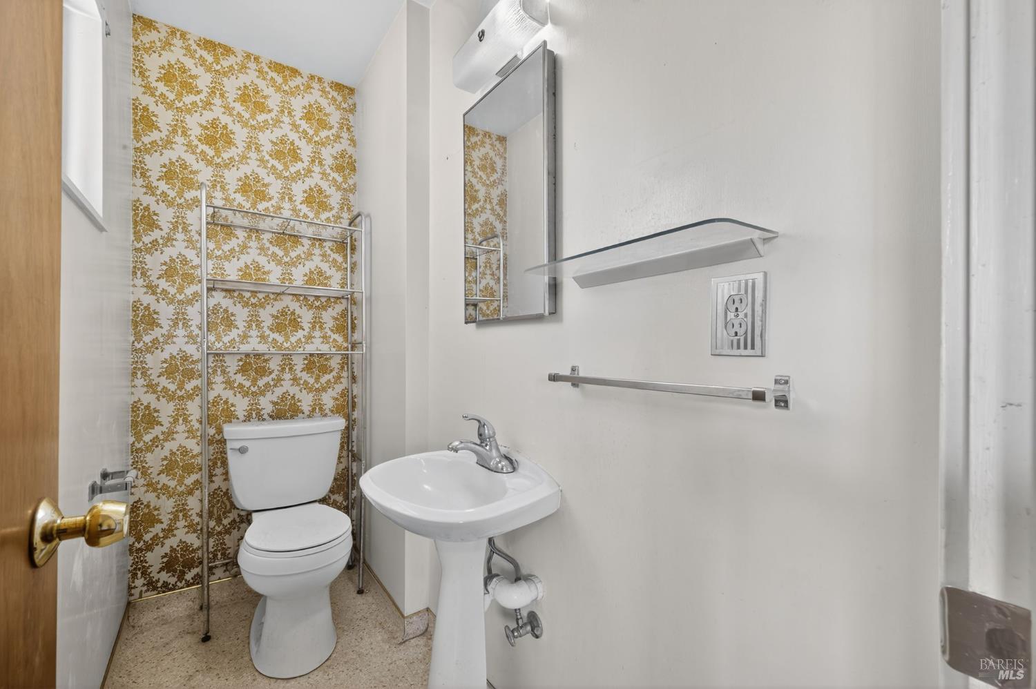 Detail Gallery Image 20 of 41 For 192 Winston Dr, Santa Rosa,  CA 95407 - 3 Beds | 1/1 Baths