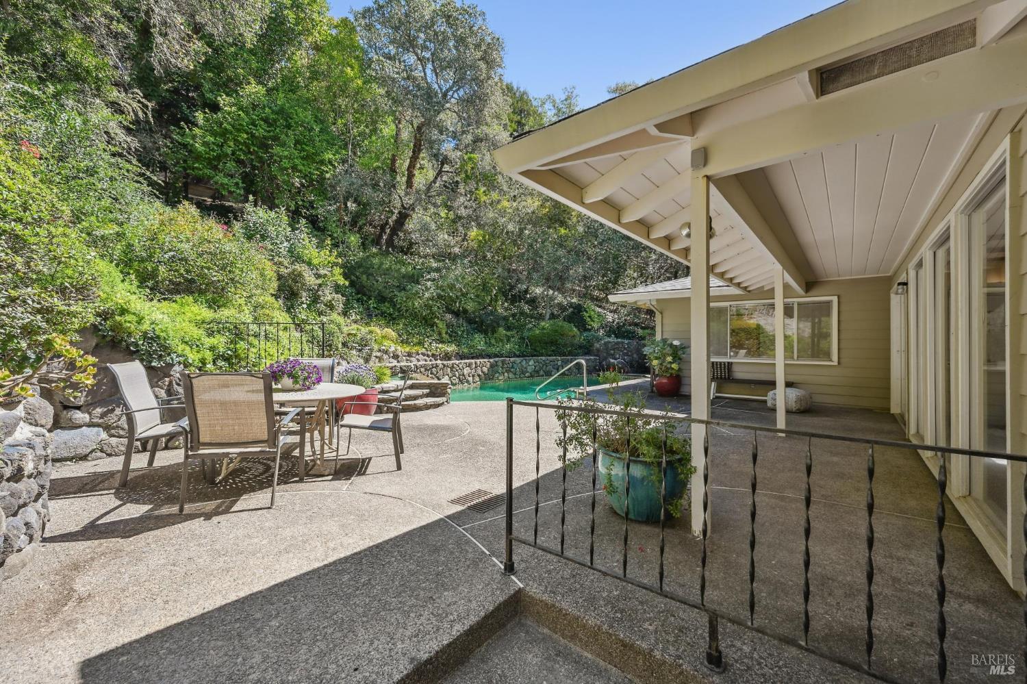 Detail Gallery Image 43 of 74 For 135 Spring Grove Ave, San Rafael,  CA 94901 - 6 Beds | 5/2 Baths