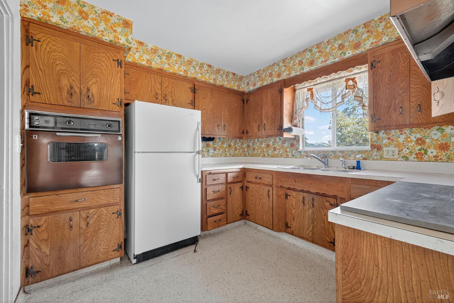 Detail Gallery Image 10 of 41 For 192 Winston Dr, Santa Rosa,  CA 95407 - 3 Beds | 1/1 Baths