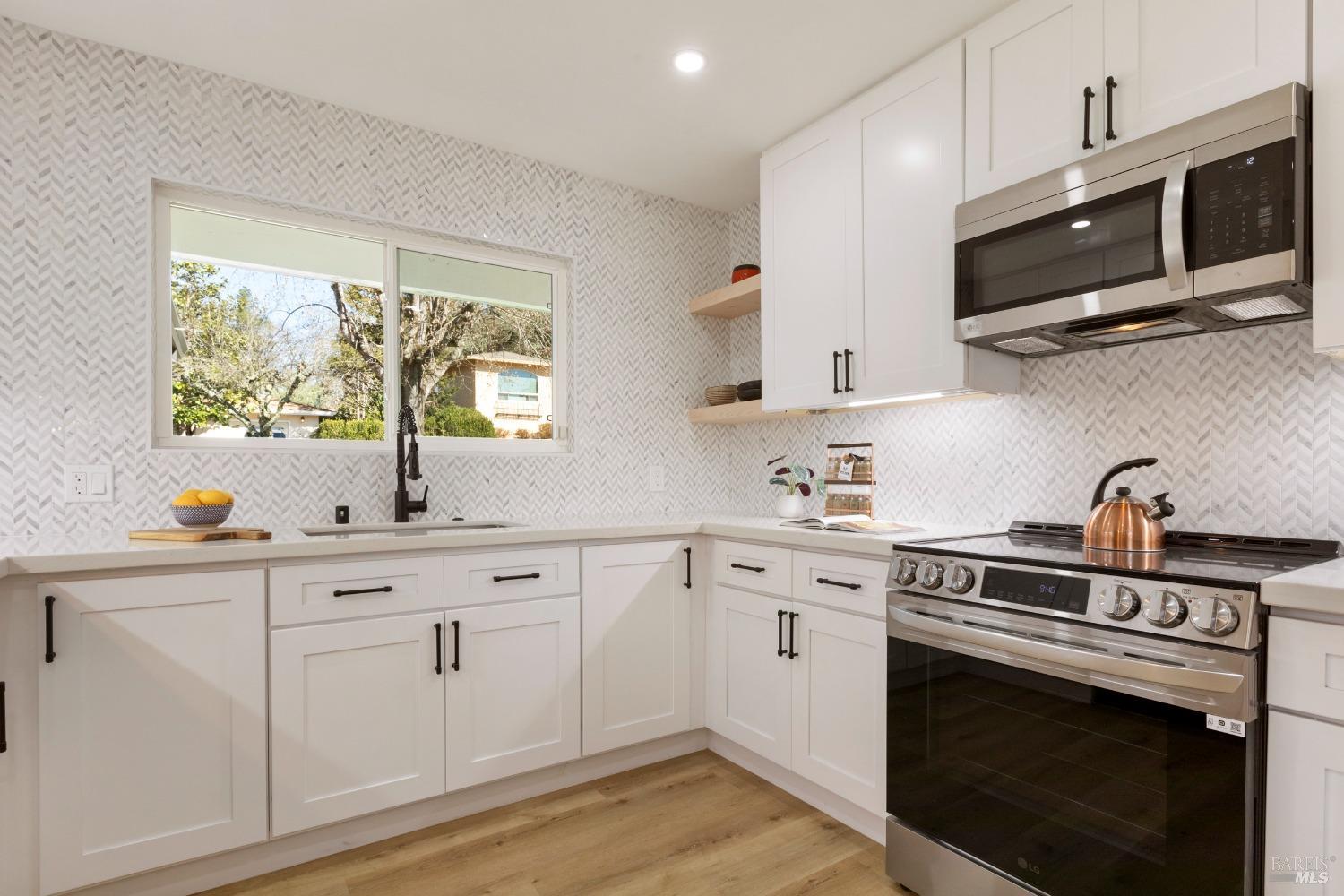 Detail Gallery Image 9 of 21 For 773 Ernest Dr, Sonoma,  CA 95476 - 4 Beds | 2 Baths