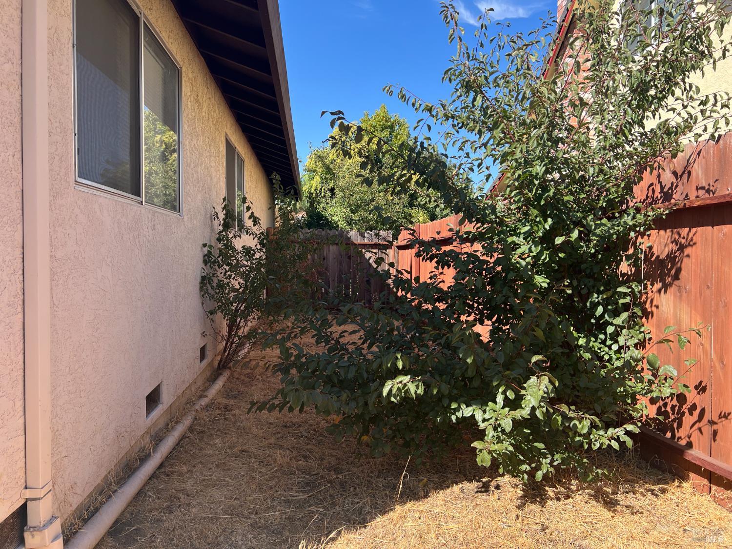 Detail Gallery Image 33 of 37 For 1136 Woodridge Dr, Vacaville,  CA 95687 - 3 Beds | 2 Baths