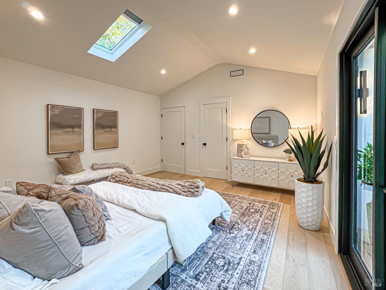 Detail Gallery Image 18 of 41 For 284 Blackstone Dr, San Rafael,  CA 94903 - 4 Beds | 3 Baths
