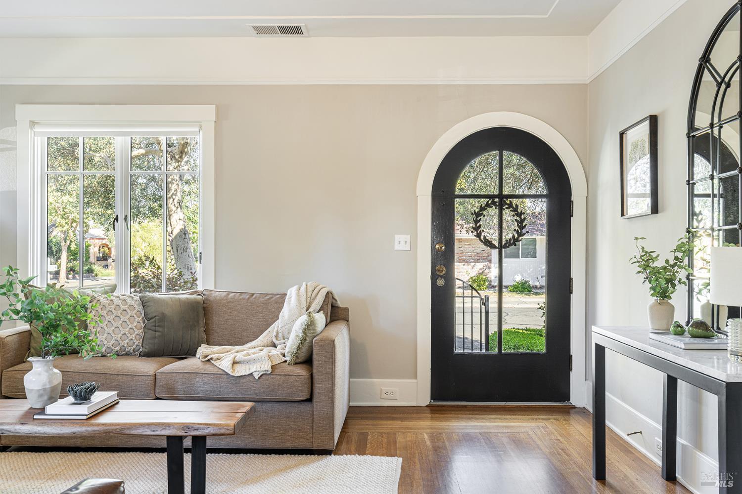 Detail Gallery Image 5 of 49 For 747 Seymour St, Napa,  CA 94559 - 2 Beds | 1/1 Baths