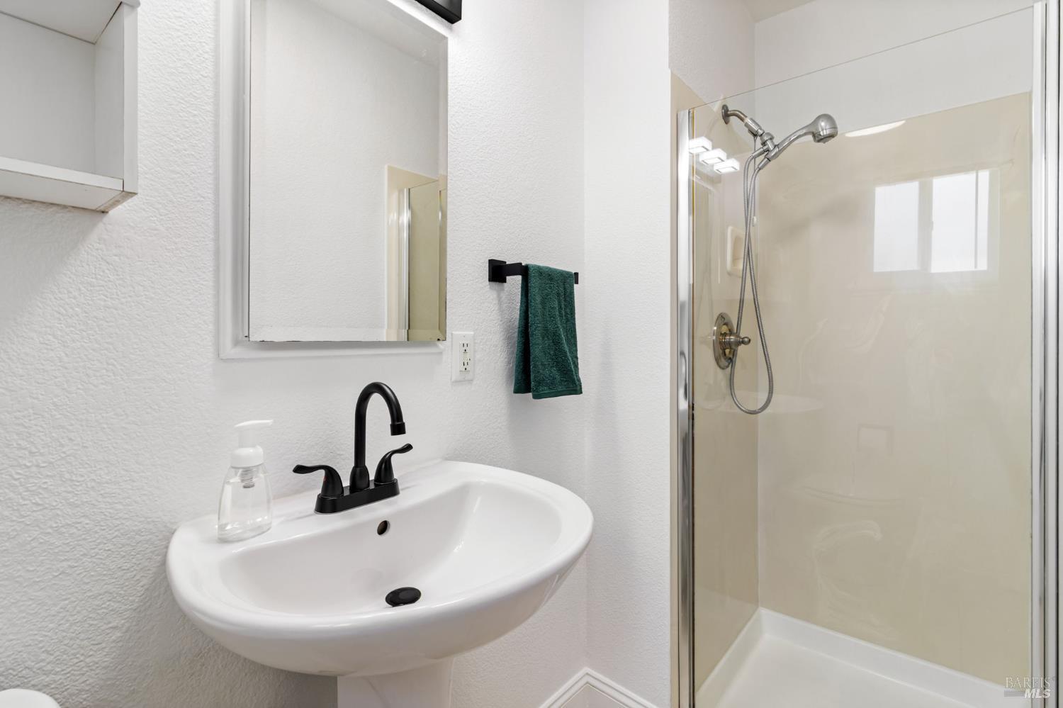 Detail Gallery Image 16 of 27 For 3122 Piedmont Ave, Napa,  CA 94558 - 3 Beds | 2 Baths