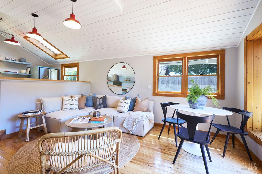 Detail Gallery Image 9 of 56 For 130 Juniper Rd, Bolinas,  CA 94924 - 2 Beds | 1/1 Baths