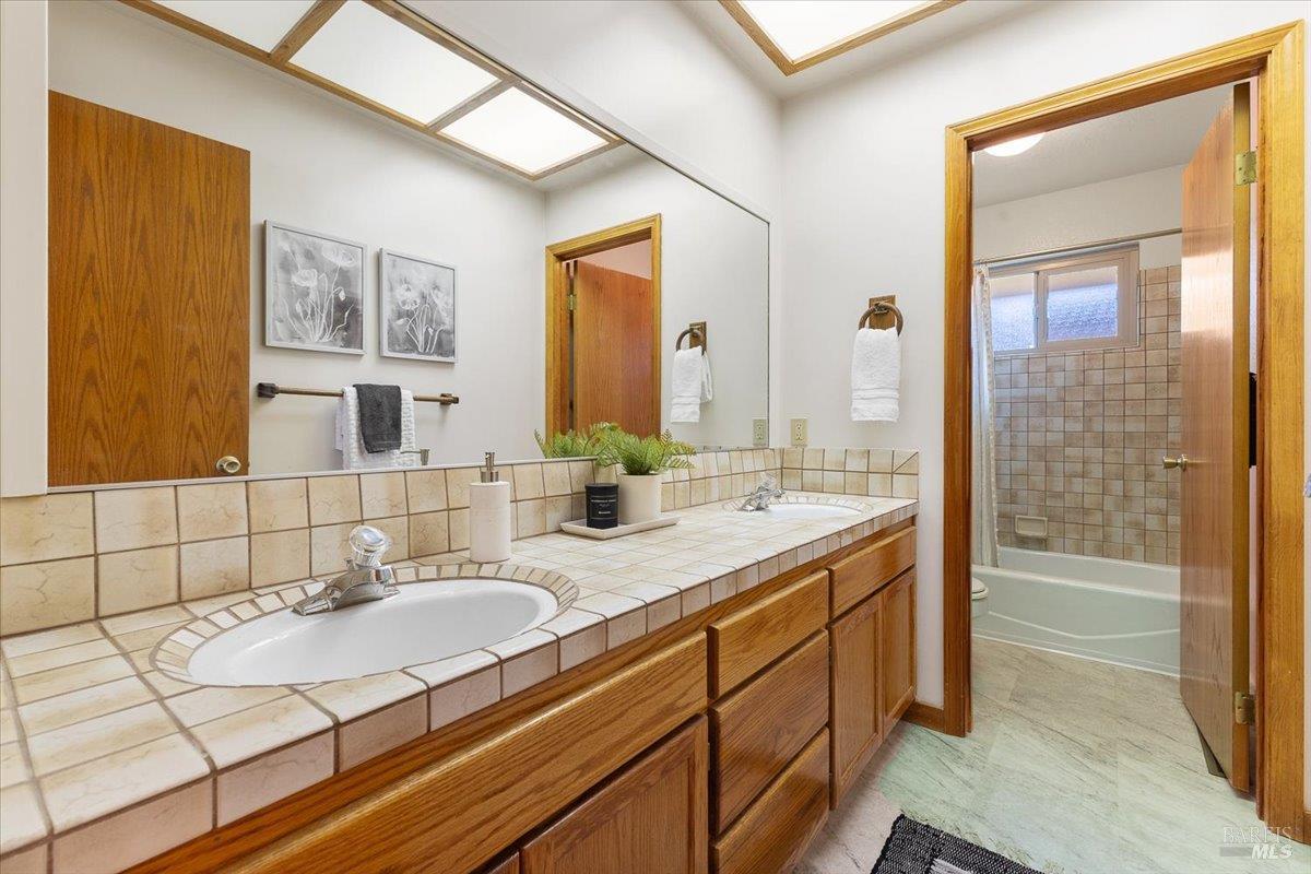 Detail Gallery Image 32 of 42 For 4604 Morris Ct, Santa Rosa,  CA 95405 - 3 Beds | 2/1 Baths