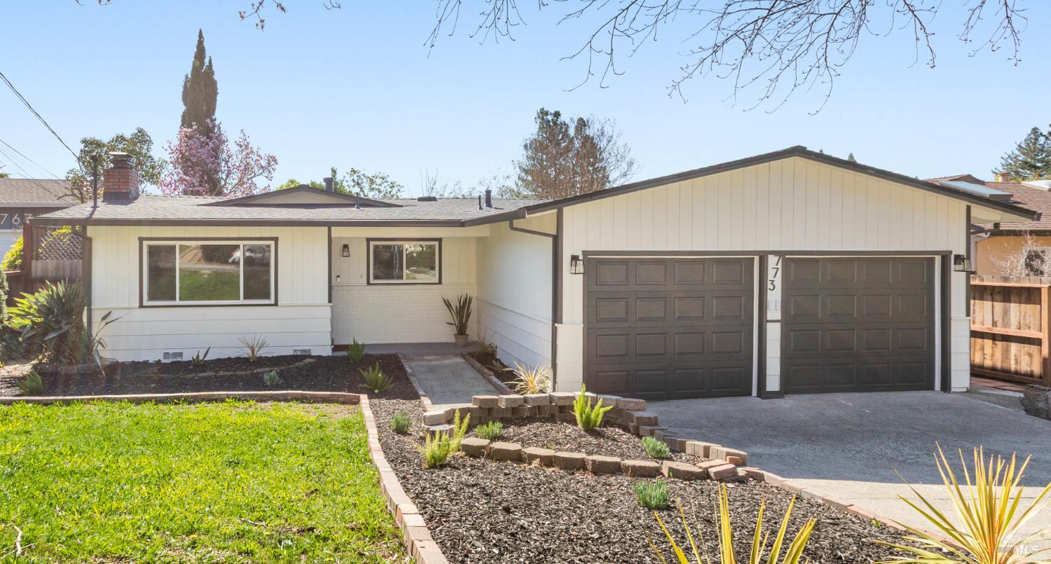 Detail Gallery Image 2 of 21 For 773 Ernest Dr, Sonoma,  CA 95476 - 4 Beds | 2 Baths