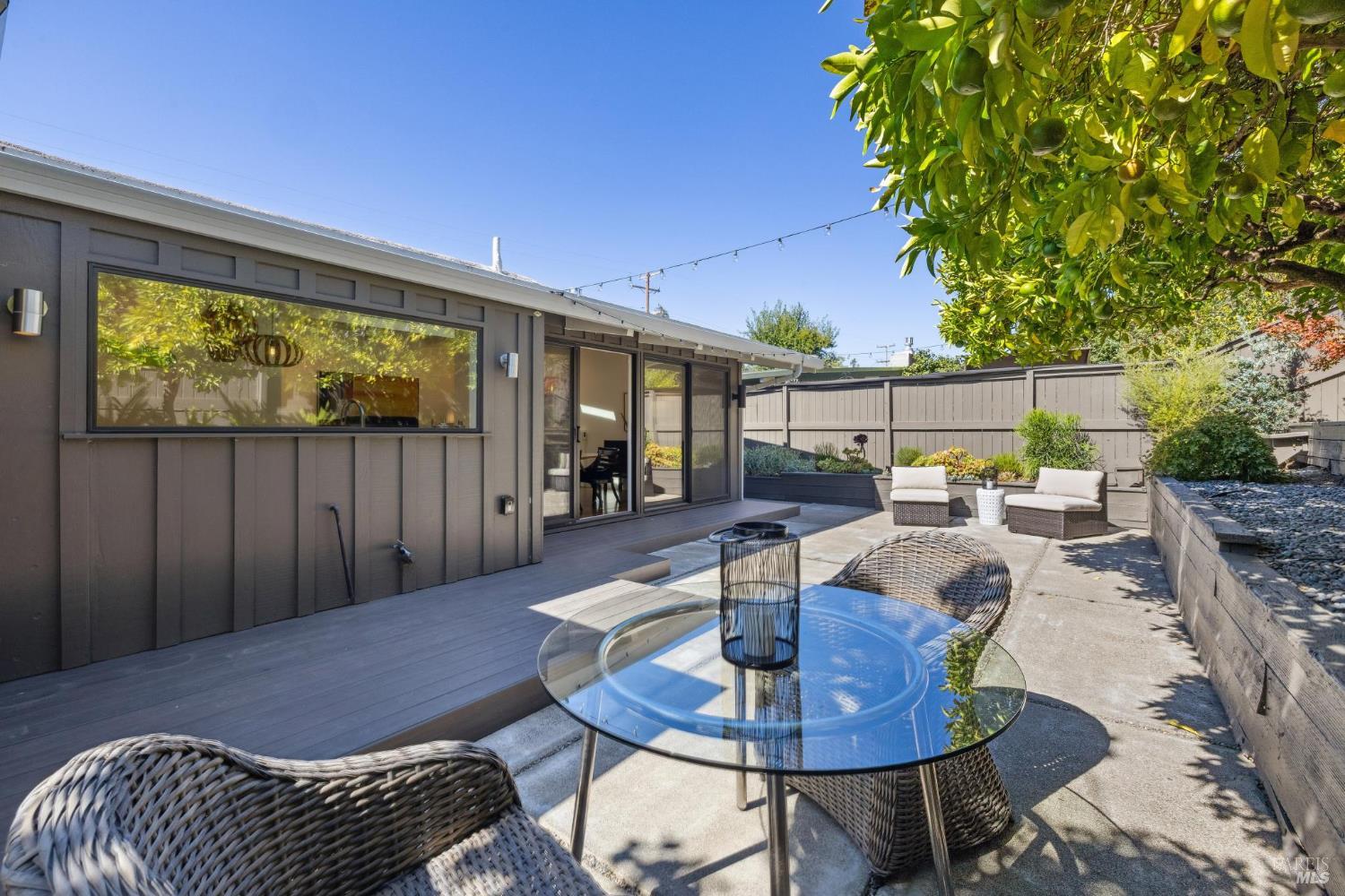 Detail Gallery Image 21 of 48 For 576 Wakerobin Ln, San Rafael,  CA 94903 - 3 Beds | 2 Baths