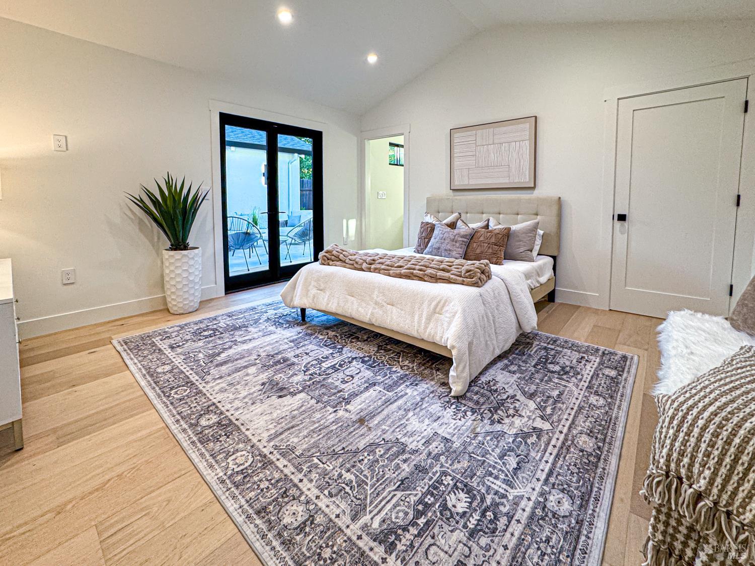Detail Gallery Image 17 of 41 For 284 Blackstone Dr, San Rafael,  CA 94903 - 4 Beds | 3 Baths