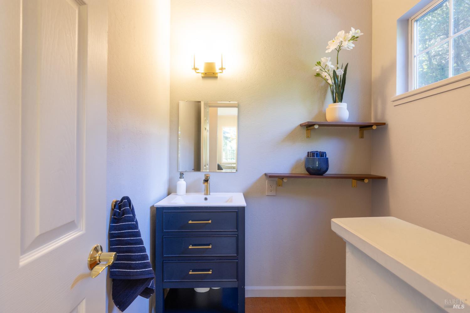 Detail Gallery Image 20 of 40 For 43 Creek Rd, San Anselmo,  CA 94960 - 3 Beds | 2/1 Baths