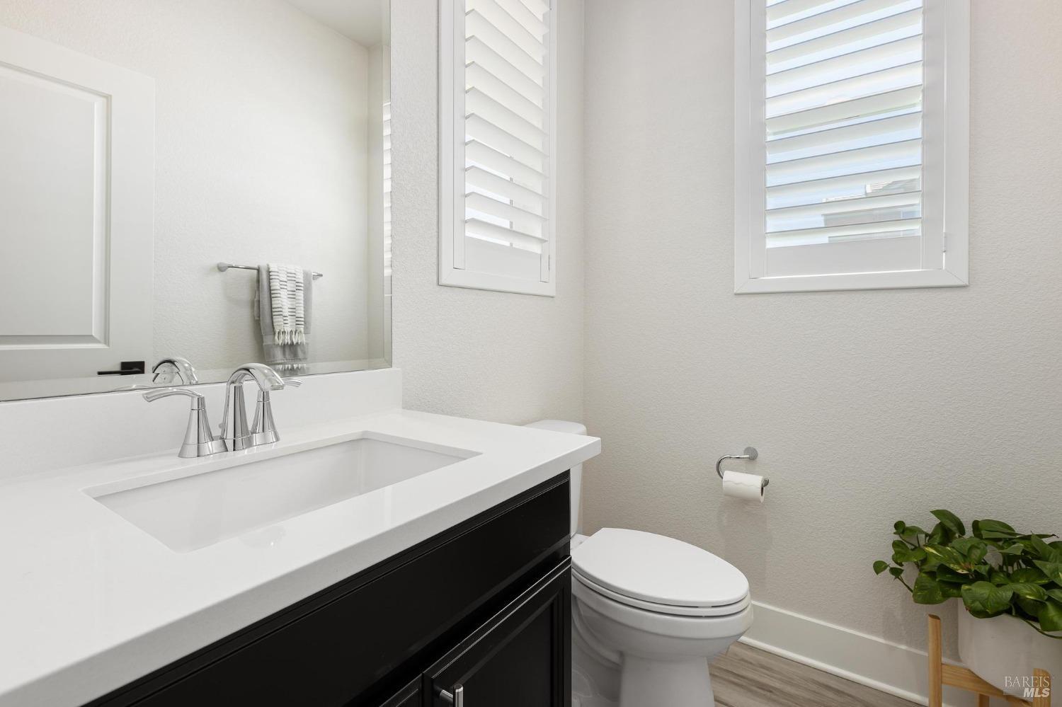 Detail Gallery Image 7 of 49 For 816 Cosmos Dr, Vacaville,  CA 95687 - 3 Beds | 2/1 Baths