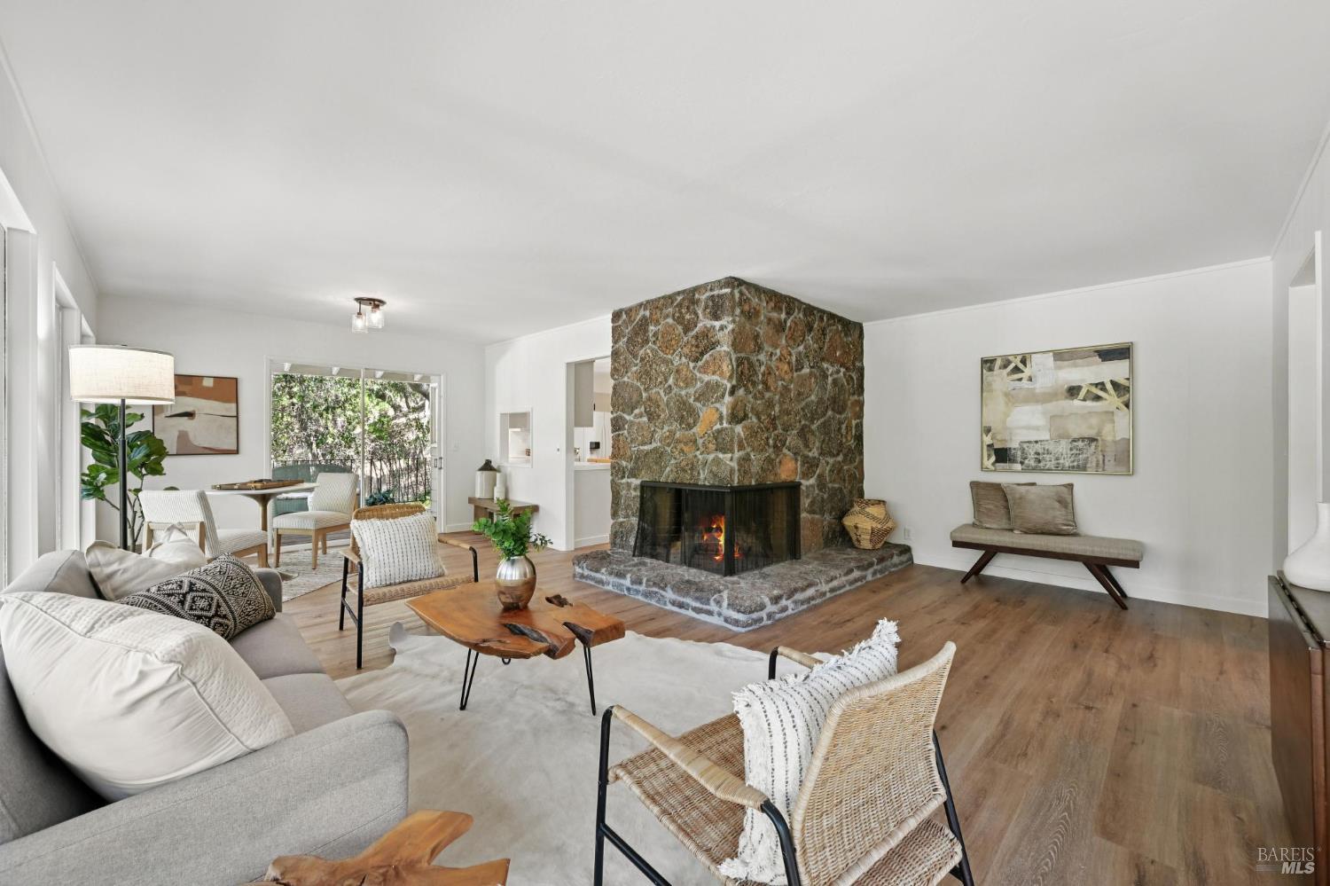 Detail Gallery Image 8 of 74 For 135 Spring Grove Ave, San Rafael,  CA 94901 - 6 Beds | 5/2 Baths