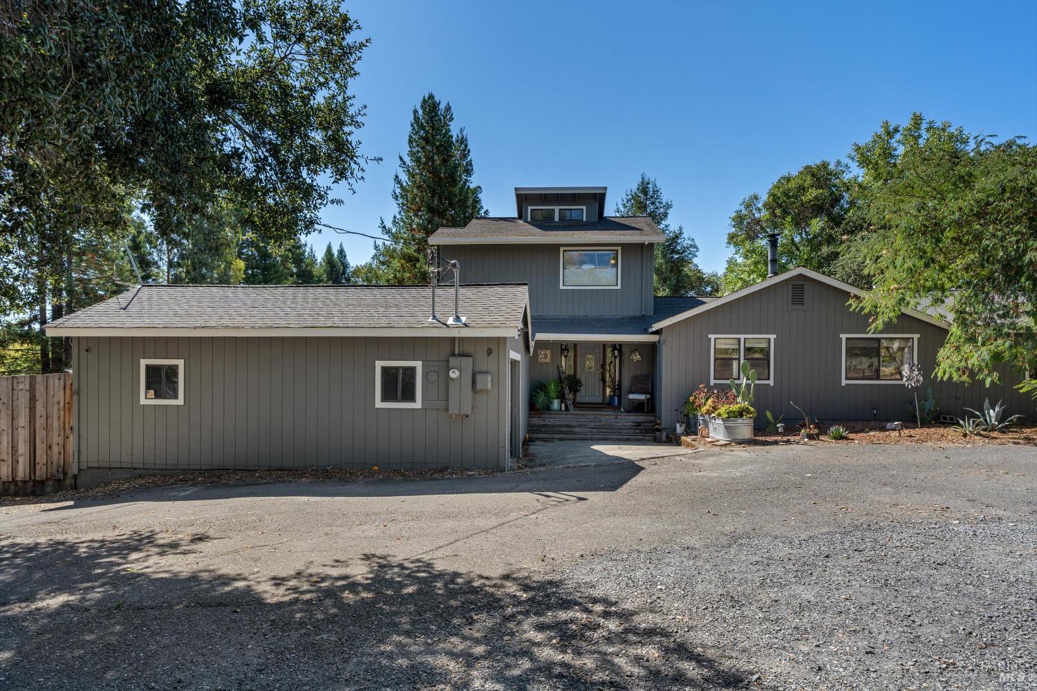 Detail Gallery Image 3 of 40 For 8061 Elphick Rd, Sebastopol,  CA 95472 - 4 Beds | 2/1 Baths