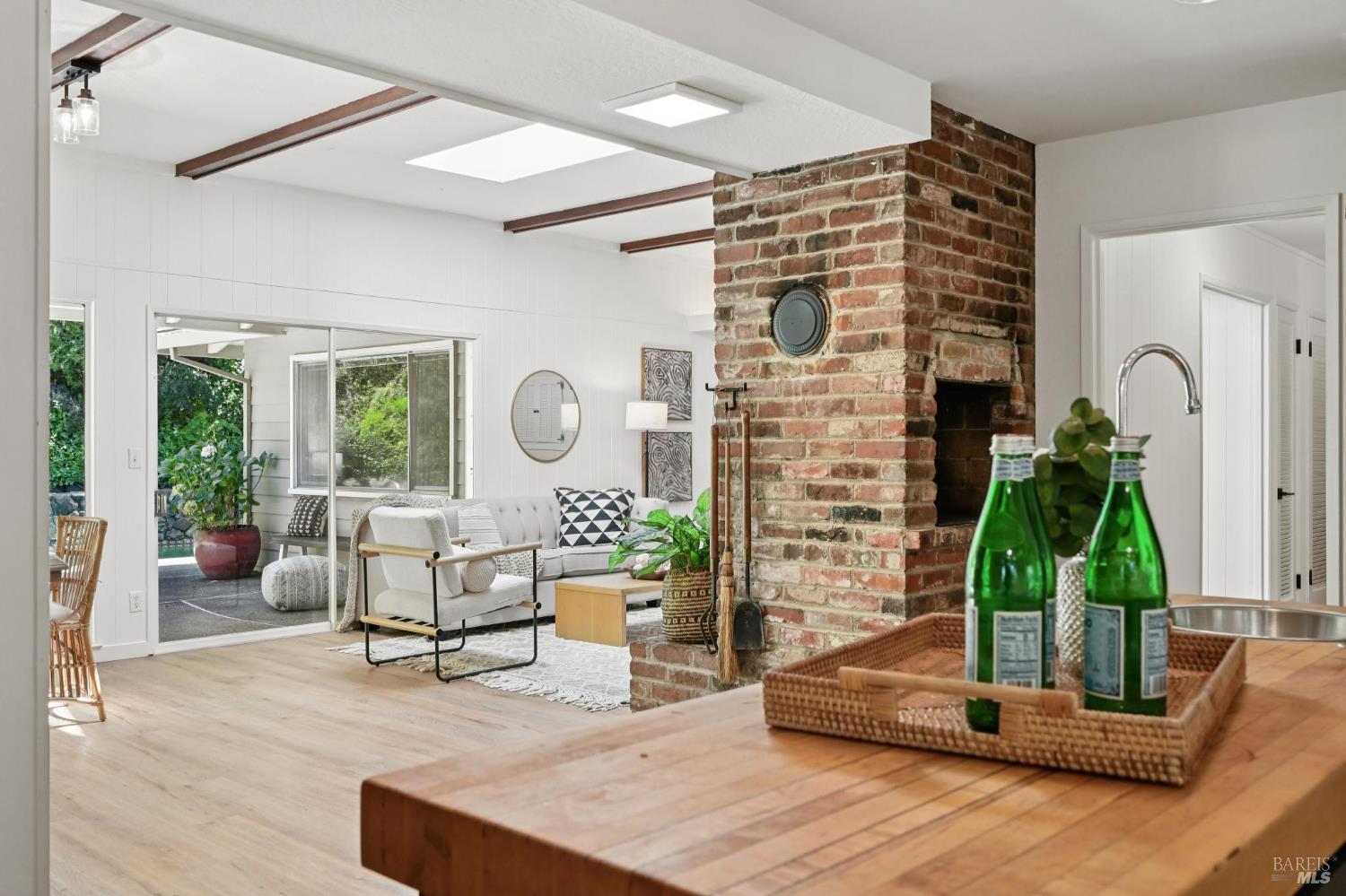 Detail Gallery Image 16 of 74 For 135 Spring Grove Ave, San Rafael,  CA 94901 - 6 Beds | 5/2 Baths