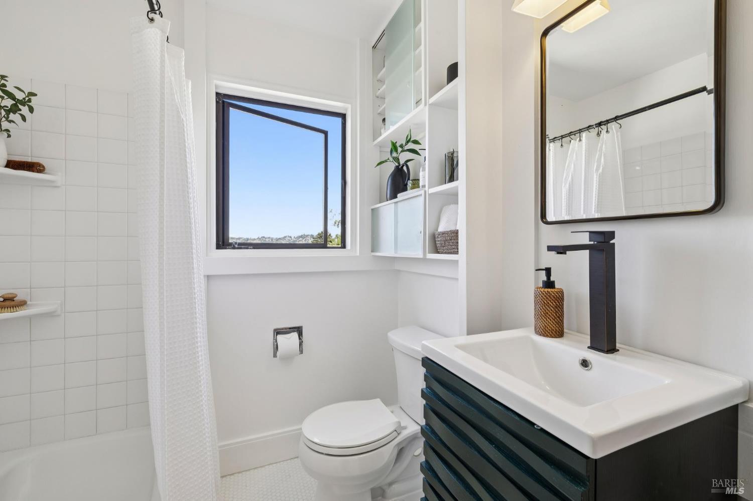 Detail Gallery Image 24 of 43 For 274 Sausalito St, Corte Madera,  CA 94925 - 2 Beds | 1 Baths