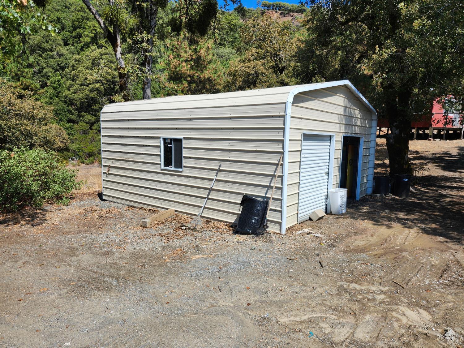 Detail Gallery Image 4 of 15 For 5635 Iron Peak Rd, Laytonville,  CA 95454 - 1 Beds | 1 Baths
