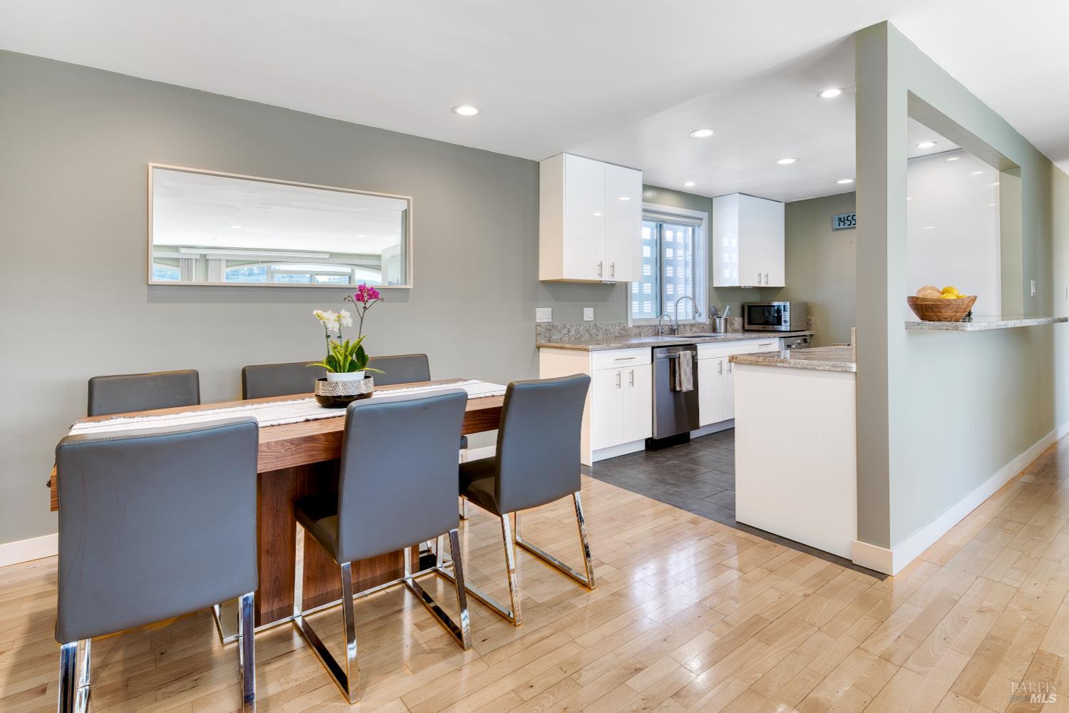 Detail Gallery Image 10 of 35 For 5331 Shelter Bay Ave, Mill Valley,  CA 94941 - 2 Beds | 2 Baths