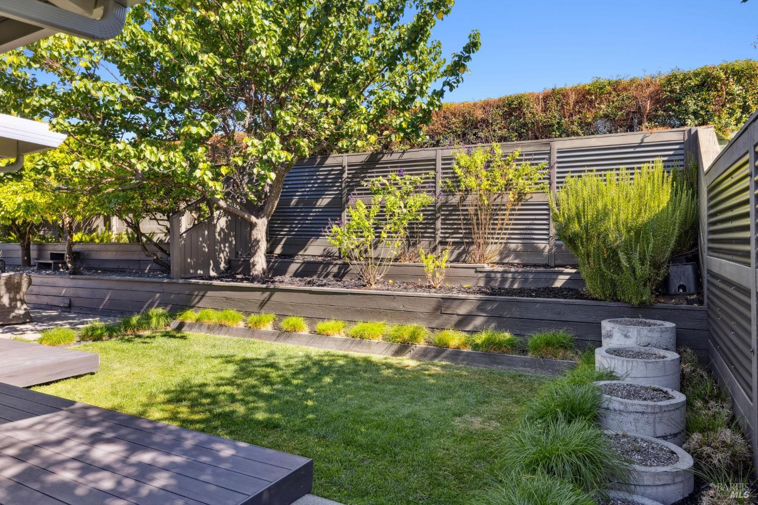 Detail Gallery Image 30 of 48 For 576 Wakerobin Ln, San Rafael,  CA 94903 - 3 Beds | 2 Baths