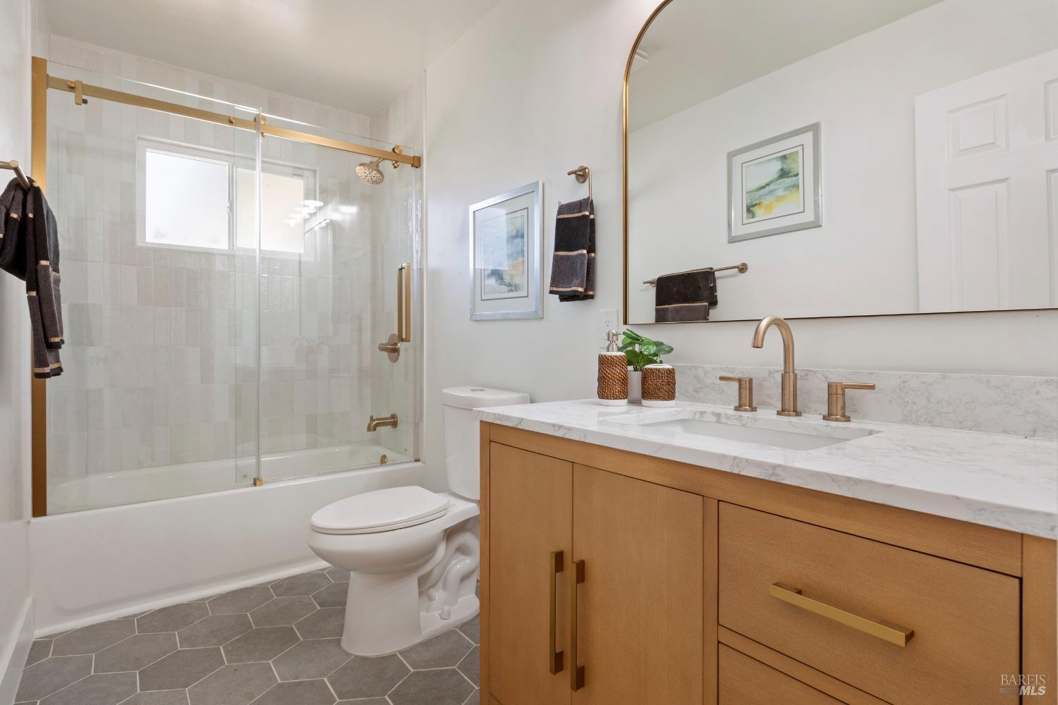 Detail Gallery Image 12 of 21 For 773 Ernest Dr, Sonoma,  CA 95476 - 4 Beds | 2 Baths