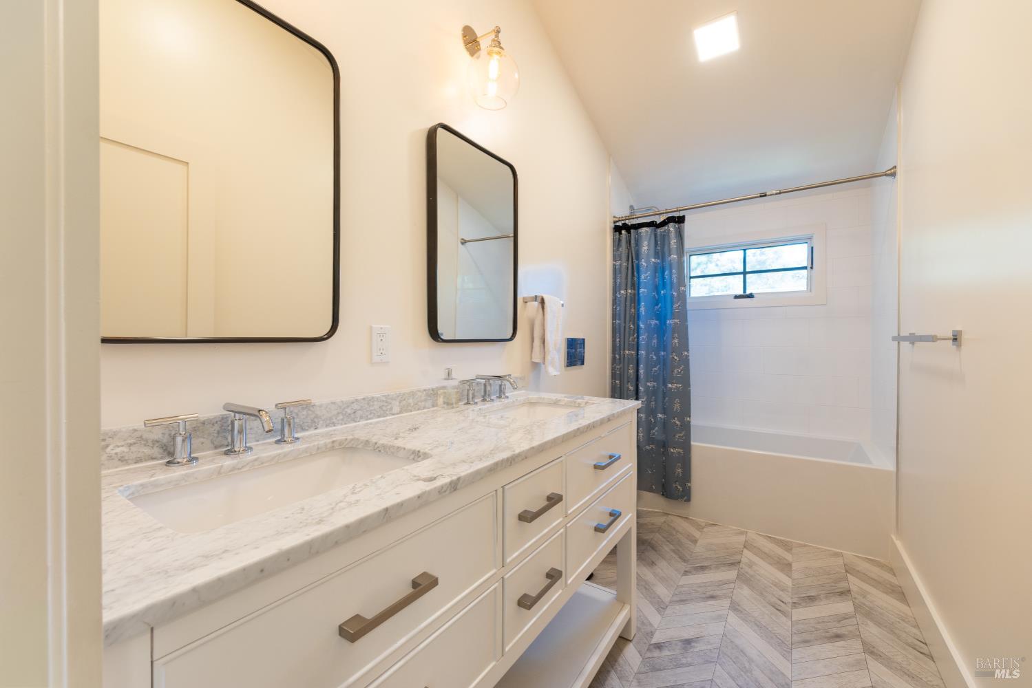 Detail Gallery Image 24 of 39 For 137 Granada Dr, Corte Madera,  CA 94925 - 4 Beds | 4 Baths