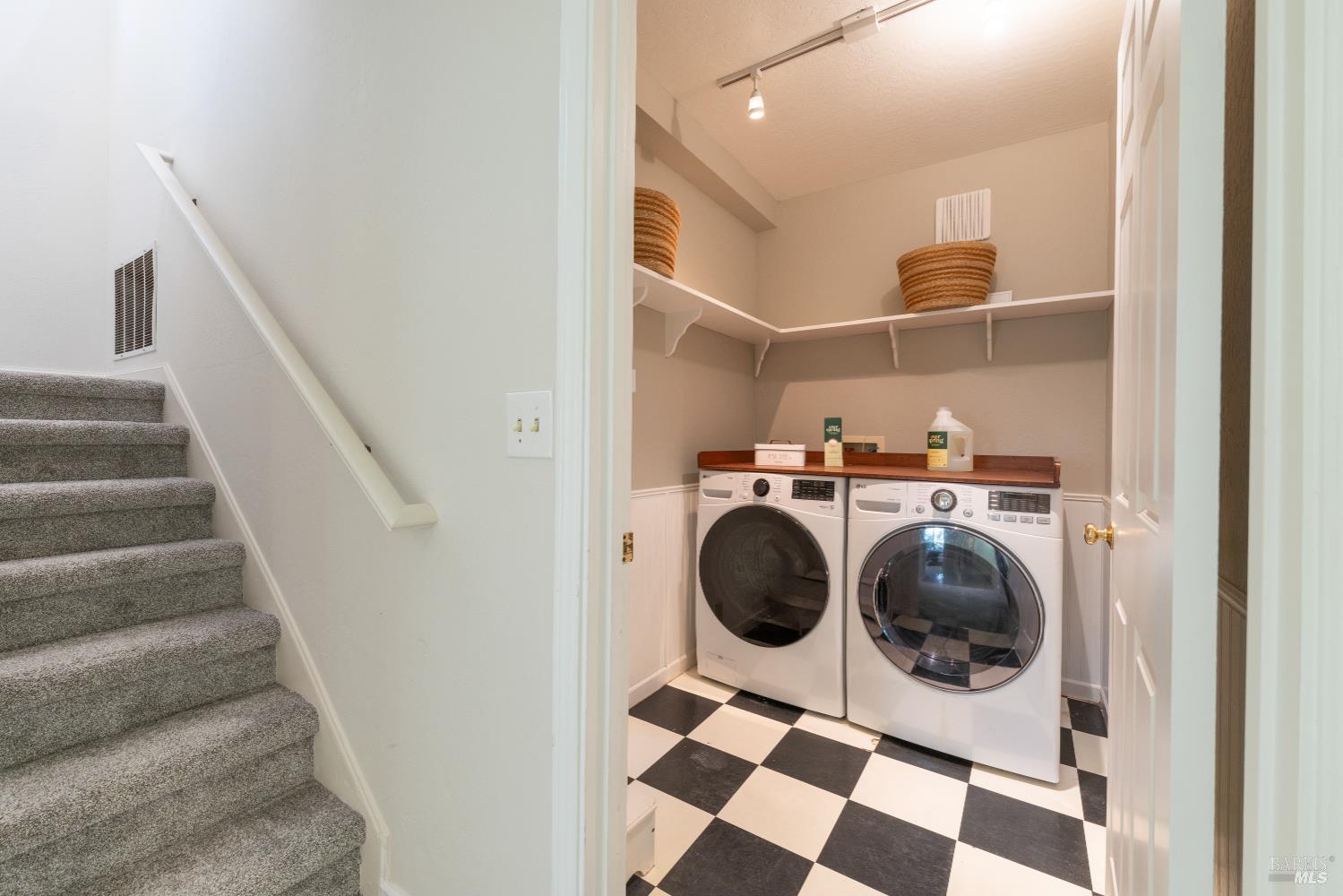 Detail Gallery Image 30 of 40 For 43 Creek Rd, San Anselmo,  CA 94960 - 3 Beds | 2/1 Baths