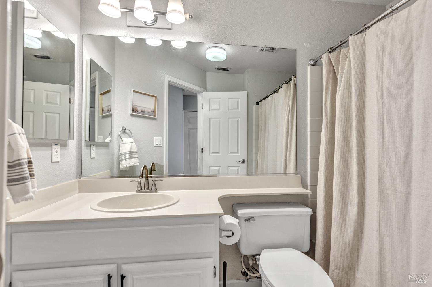 Detail Gallery Image 18 of 23 For 485 E 5th St, Benicia,  CA 94510 - 3 Beds | 2/1 Baths