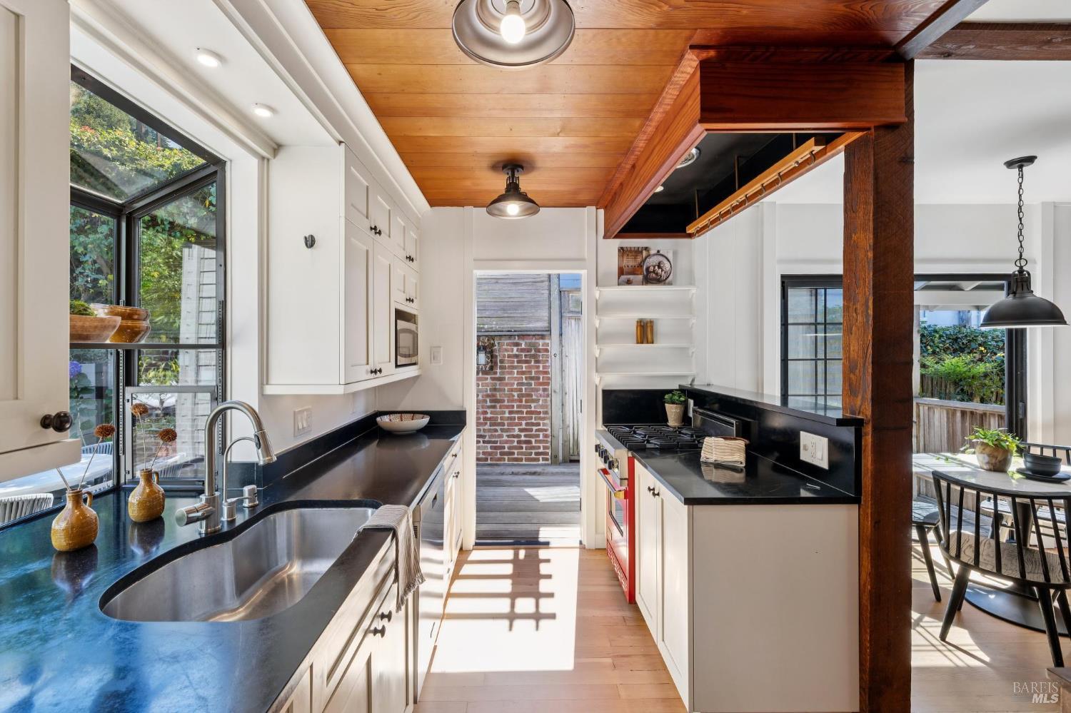 Detail Gallery Image 18 of 43 For 274 Sausalito St, Corte Madera,  CA 94925 - 2 Beds | 1 Baths