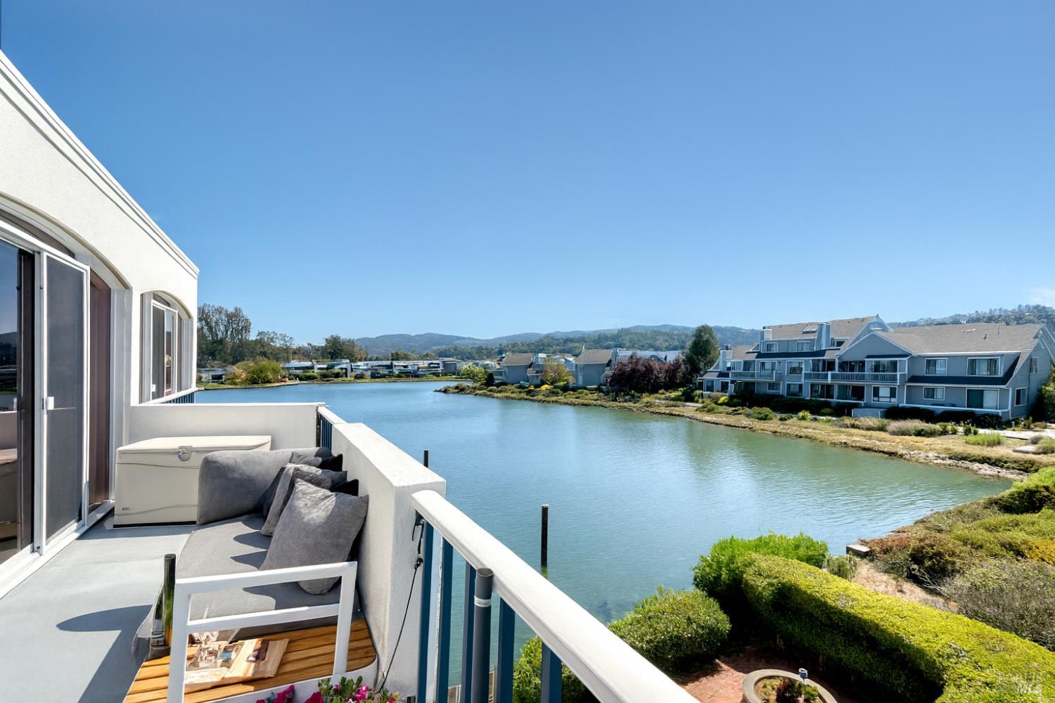 Detail Gallery Image 3 of 35 For 5331 Shelter Bay Ave, Mill Valley,  CA 94941 - 2 Beds | 2 Baths