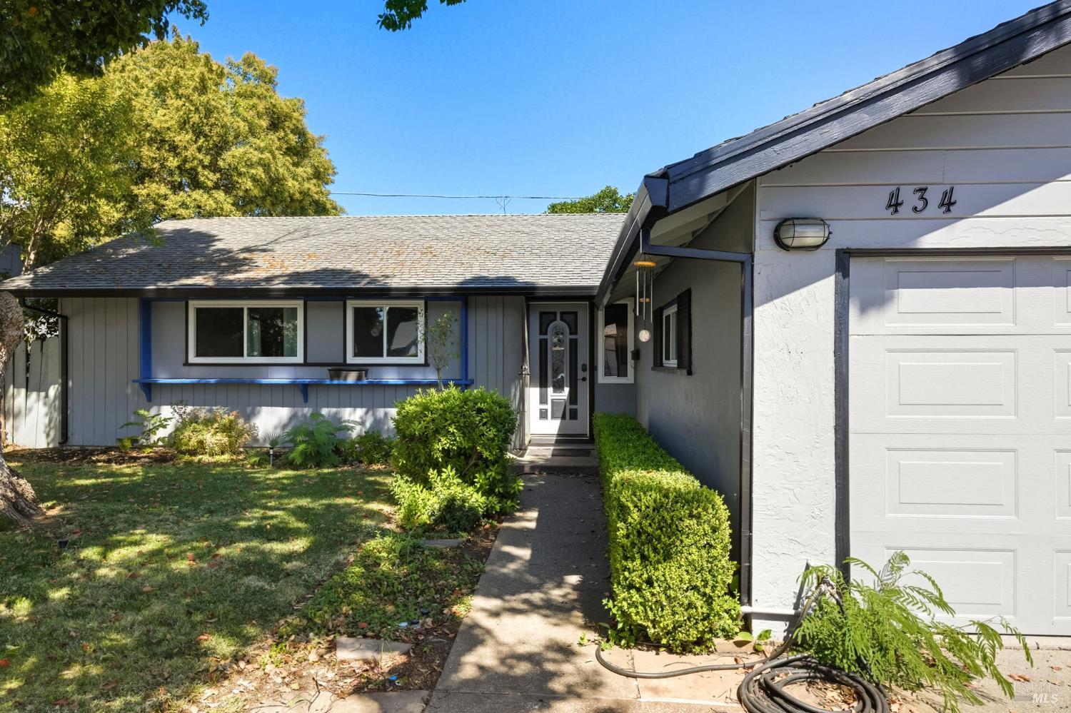 Detail Gallery Image 3 of 24 For 434 Cottonwood St, Vacaville,  CA 95688 - 3 Beds | 1 Baths