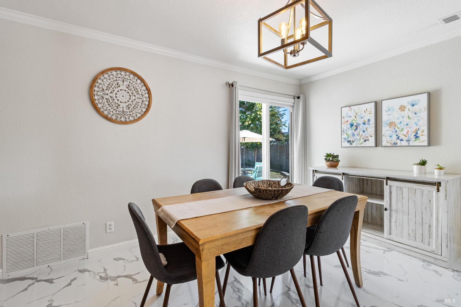 Detail Gallery Image 10 of 27 For 3122 Piedmont Ave, Napa,  CA 94558 - 3 Beds | 2 Baths