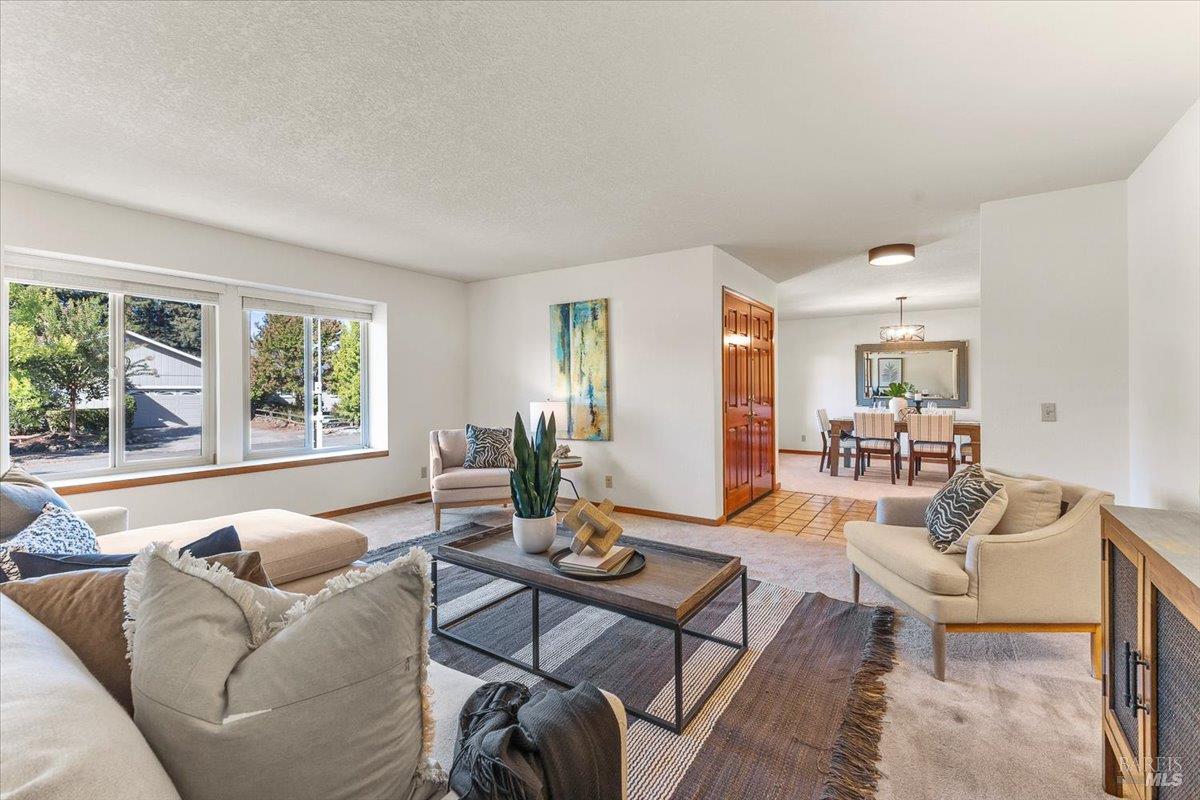 Detail Gallery Image 3 of 42 For 4604 Morris Ct, Santa Rosa,  CA 95405 - 3 Beds | 2/1 Baths