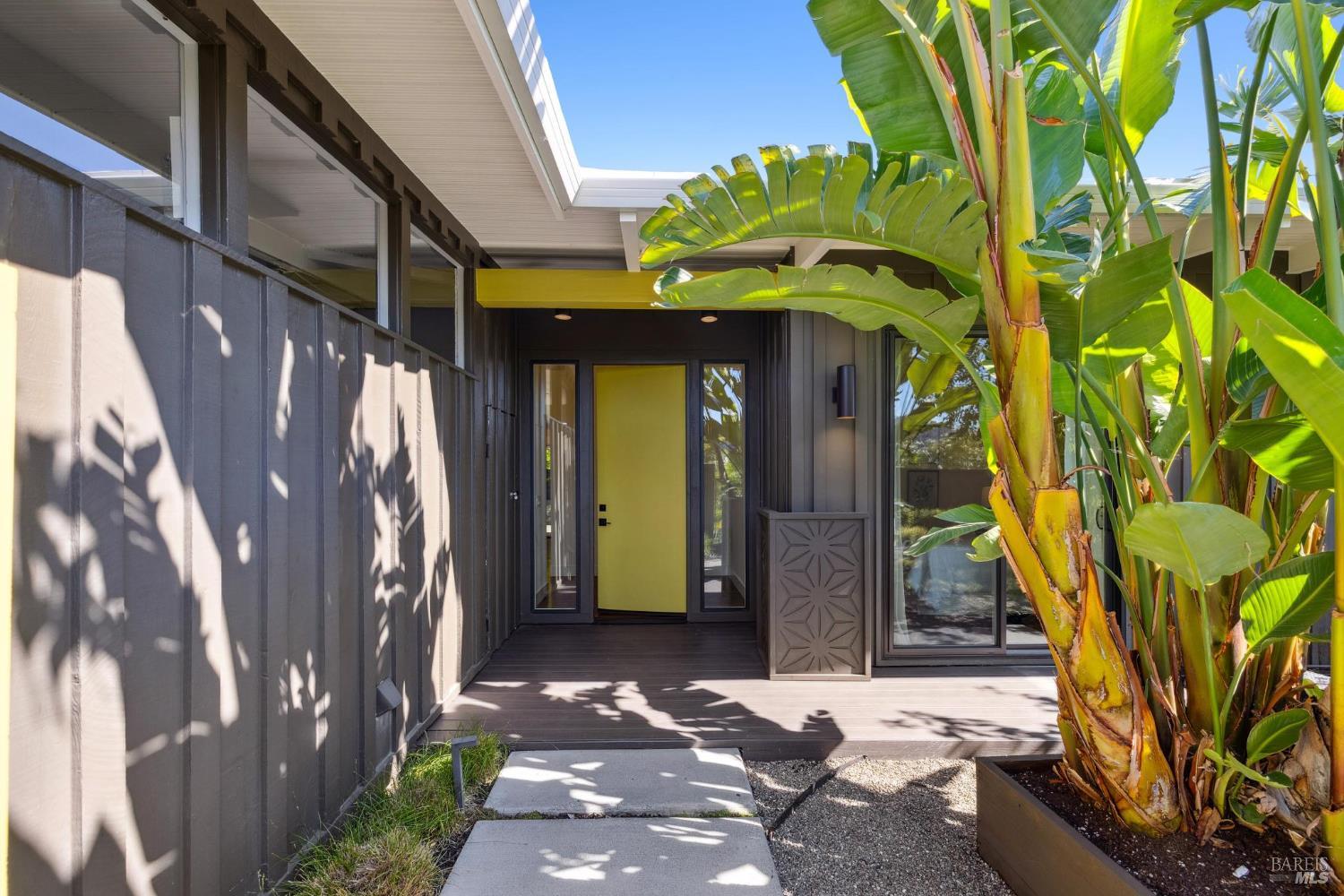 Detail Gallery Image 10 of 48 For 576 Wakerobin Ln, San Rafael,  CA 94903 - 3 Beds | 2 Baths