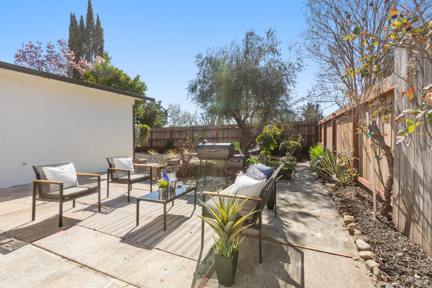 Detail Gallery Image 18 of 21 For 773 Ernest Dr, Sonoma,  CA 95476 - 4 Beds | 2 Baths
