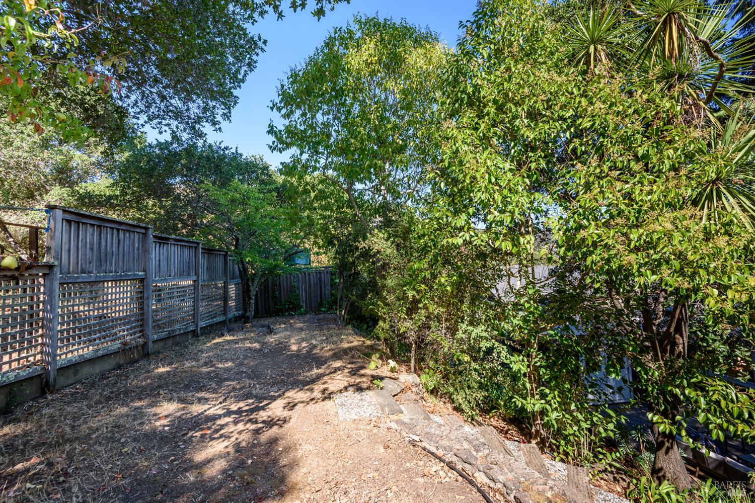 Detail Gallery Image 22 of 25 For 28 Hillview Ave, San Rafael,  CA 94901 - 3 Beds | 1 Baths