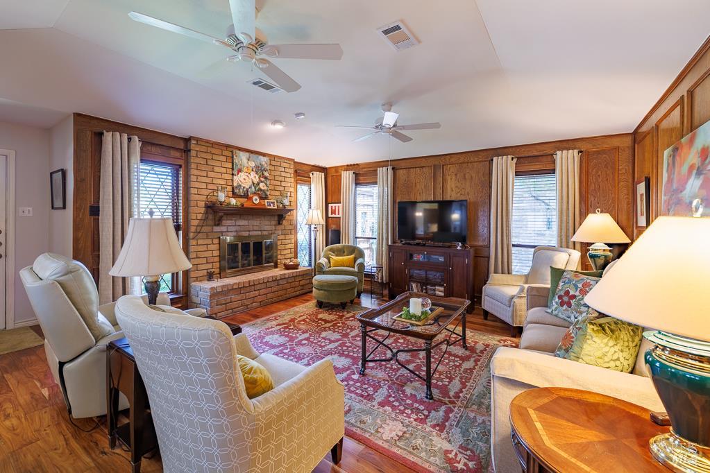 Detail Gallery Image 18 of 37 For 428 Tall Oaks Ln, Other City,  CA 75081 - 2 Beds | 2 Baths