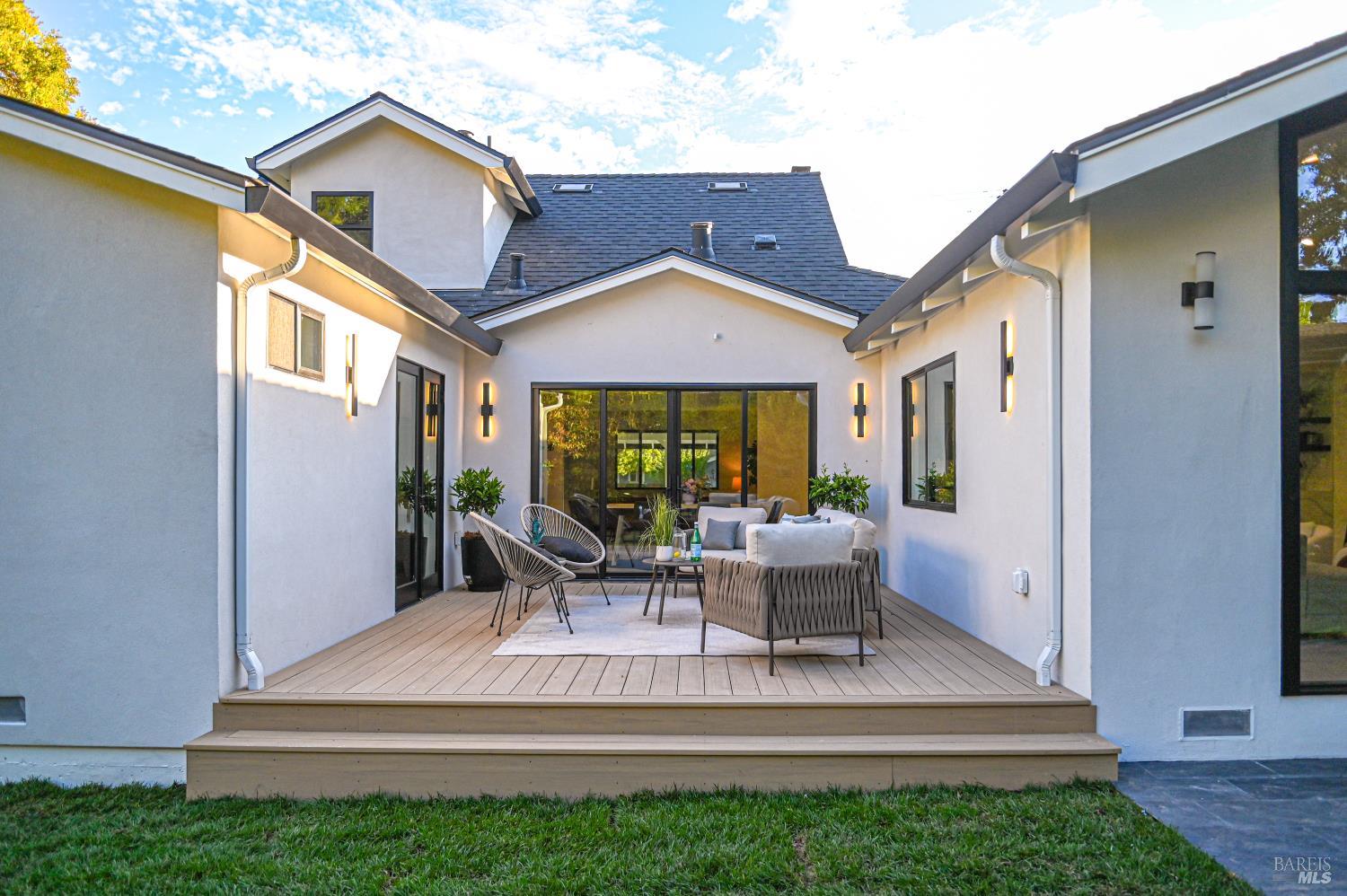 Detail Gallery Image 36 of 41 For 284 Blackstone Dr, San Rafael,  CA 94903 - 4 Beds | 3 Baths