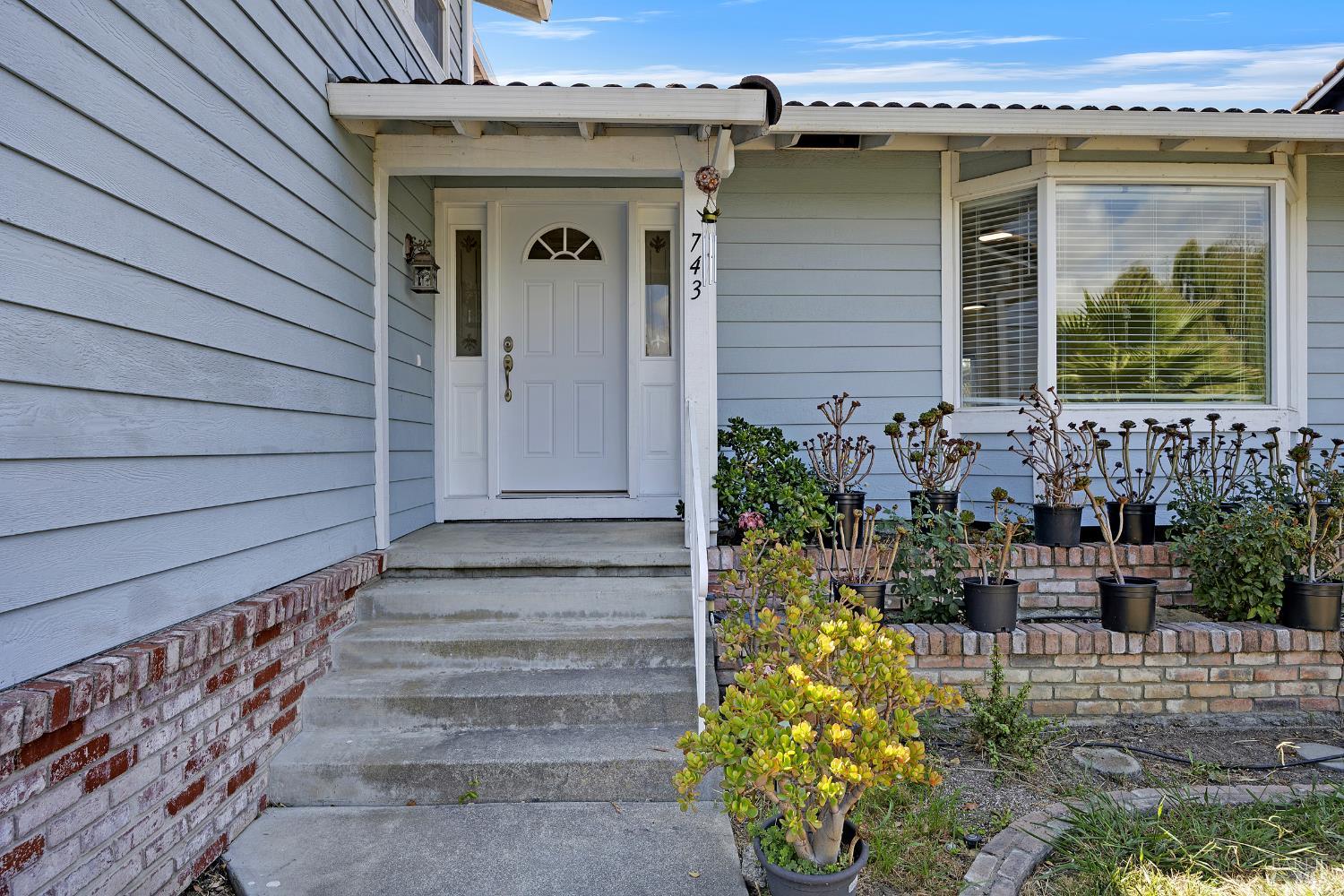 Detail Gallery Image 4 of 43 For 743 Isabella Way, Fairfield,  CA 94533 - 4 Beds | 2/1 Baths