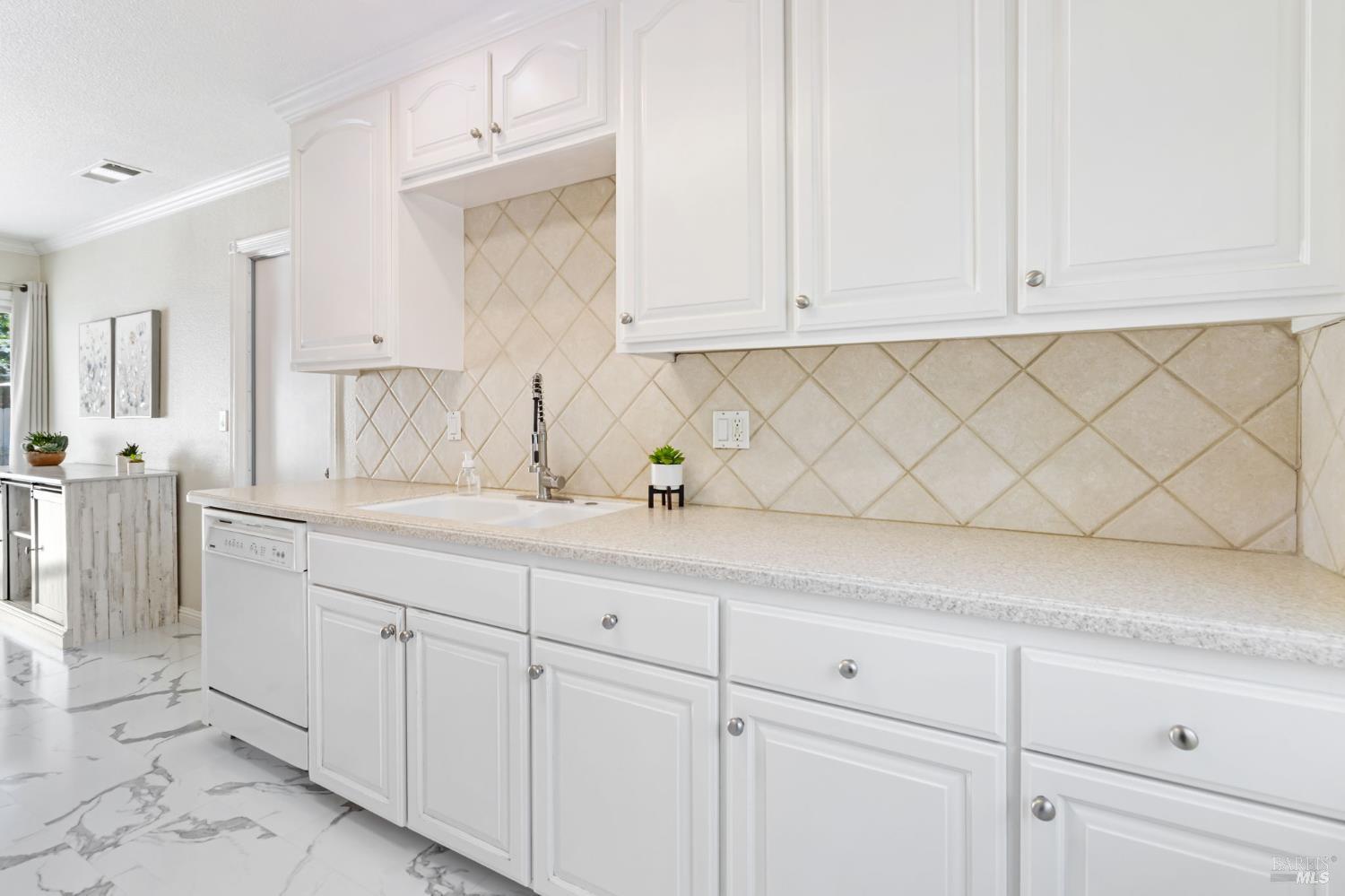 Detail Gallery Image 8 of 27 For 3122 Piedmont Ave, Napa,  CA 94558 - 3 Beds | 2 Baths