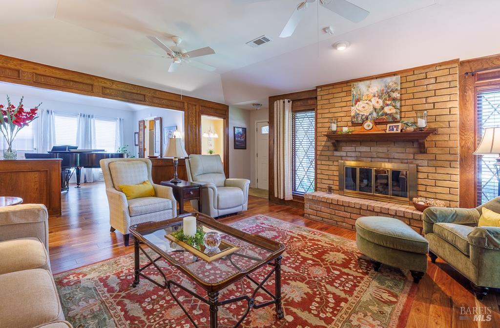 Detail Gallery Image 21 of 37 For 428 Tall Oaks Ln, Other City,  CA 75081 - 2 Beds | 2 Baths