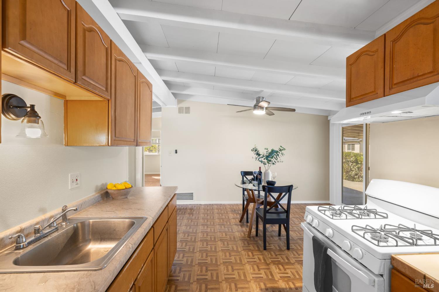 Detail Gallery Image 9 of 42 For 1401 Coronel Ave, Vallejo,  CA 94591 - 3 Beds | 2 Baths