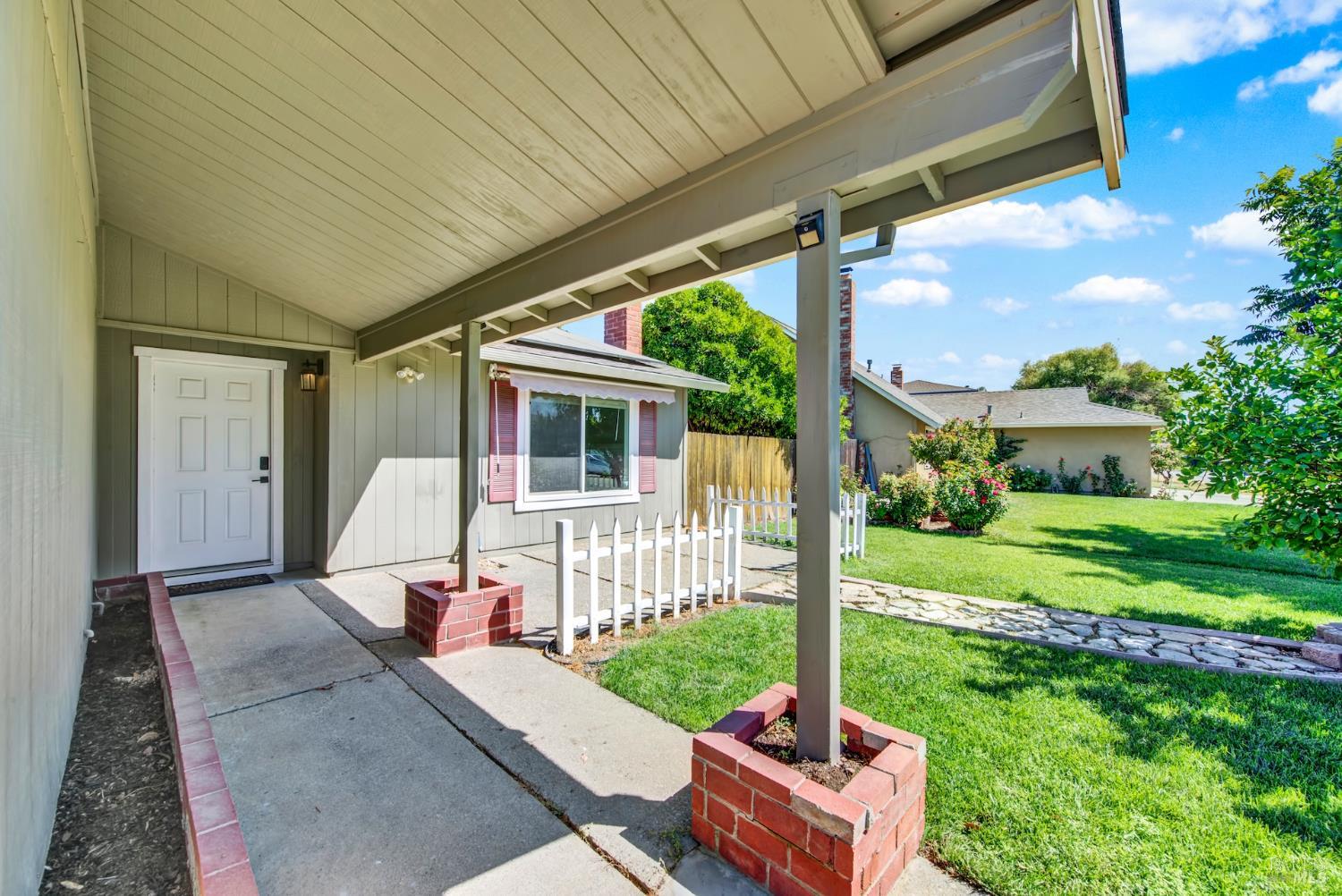 Detail Gallery Image 6 of 56 For 640 Berkshire Dr, Dixon,  CA 95620 - 4 Beds | 2 Baths