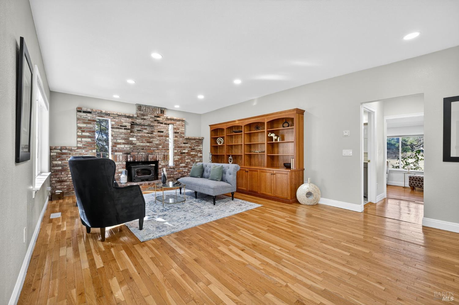 Detail Gallery Image 13 of 56 For 635 Goodwin Ave, Penngrove,  CA 94960 - 3 Beds | 2 Baths