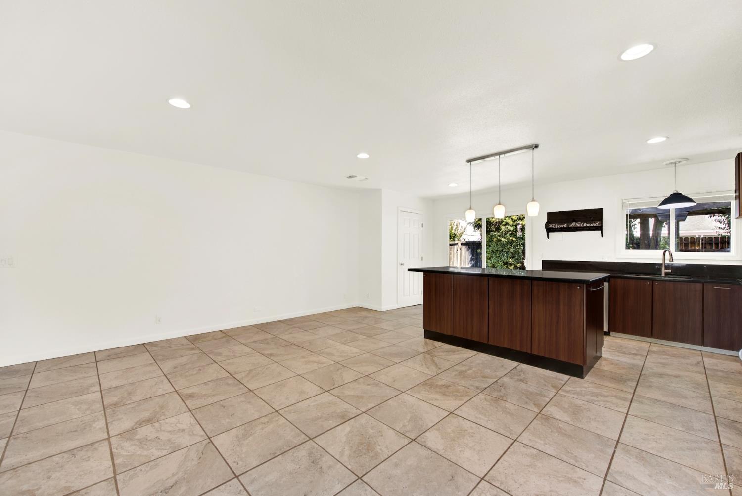 Detail Gallery Image 21 of 56 For 640 Berkshire Dr, Dixon,  CA 95620 - 4 Beds | 2 Baths